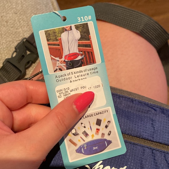 Fanny pack. BNWT. Navy blue - Picture 2 of 3